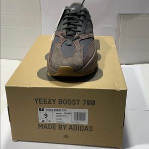 Yeezy Boost 700 NWT